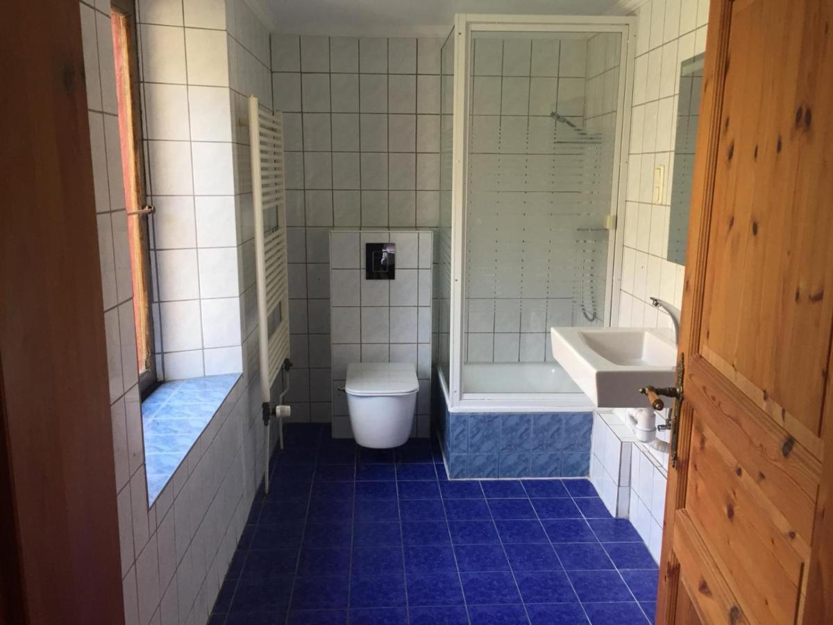 Hotel Altes Faehrhaus Duisburg Bagian luar foto