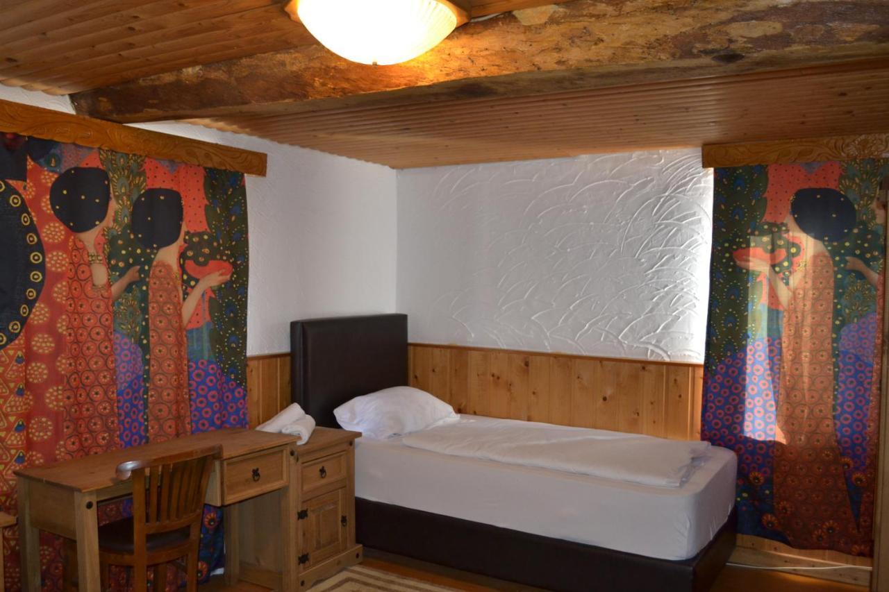 Hotel Altes Faehrhaus Duisburg Bagian luar foto