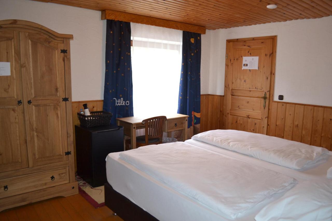 Hotel Altes Faehrhaus Duisburg Bagian luar foto