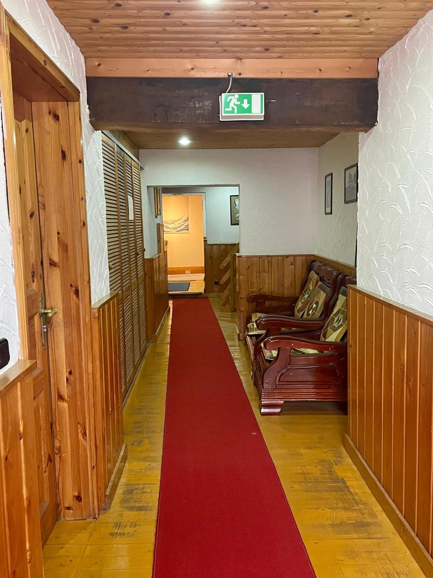 Hotel Altes Faehrhaus Duisburg Bagian luar foto