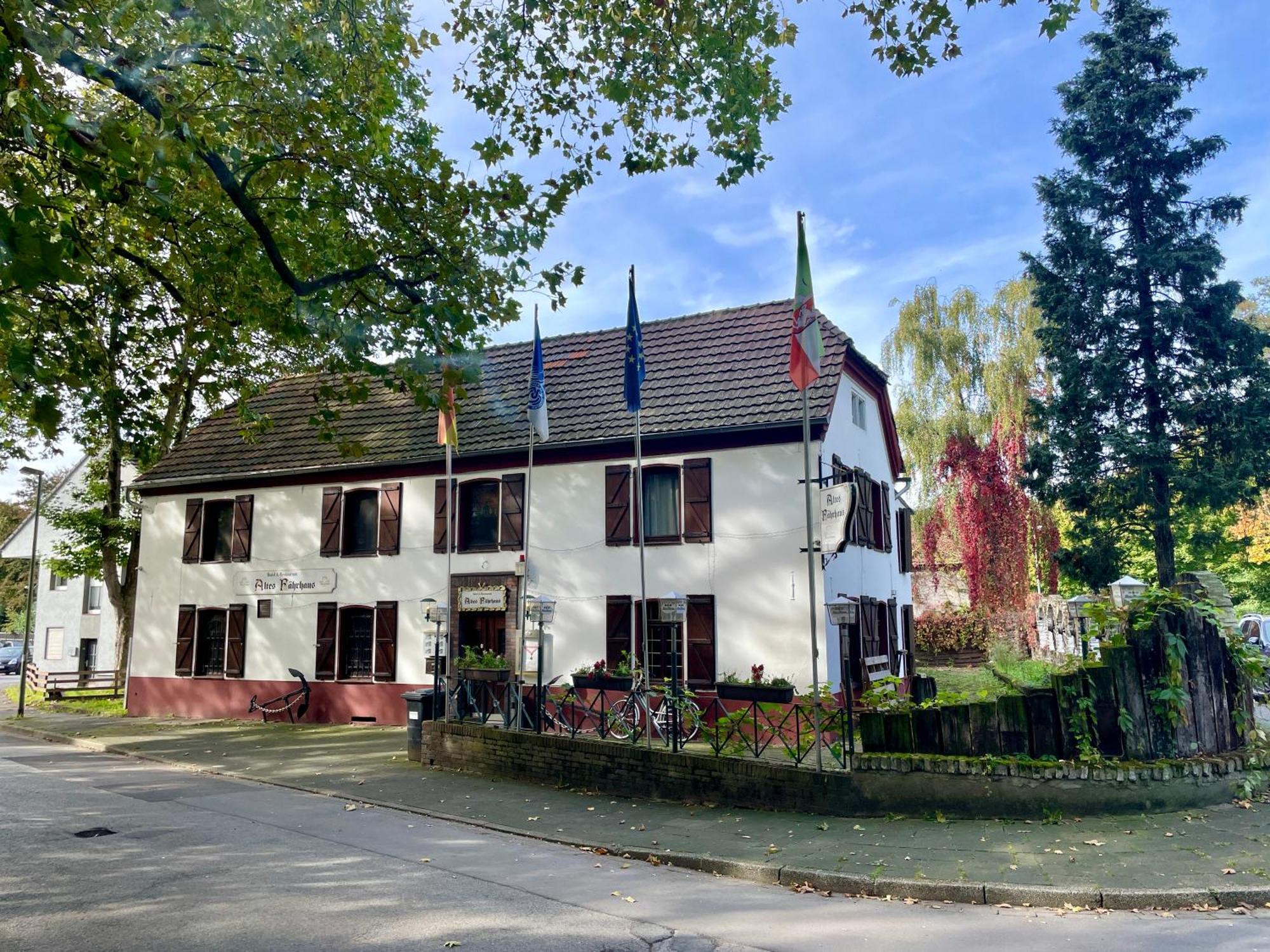 Hotel Altes Faehrhaus Duisburg Bagian luar foto