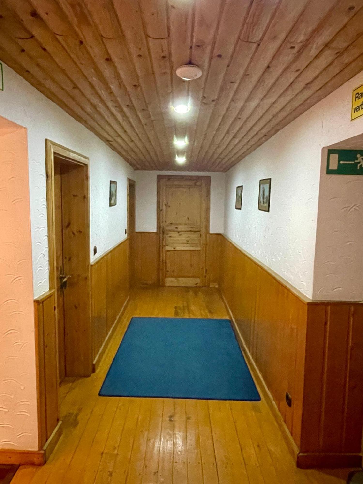 Hotel Altes Faehrhaus Duisburg Bagian luar foto